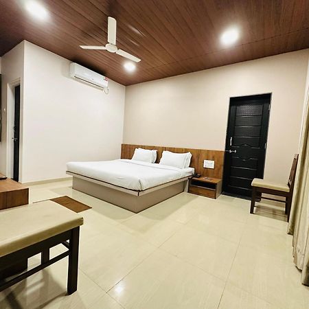 Hotel Grand Indu, 3 Star 戈尔哈布尔 外观 照片