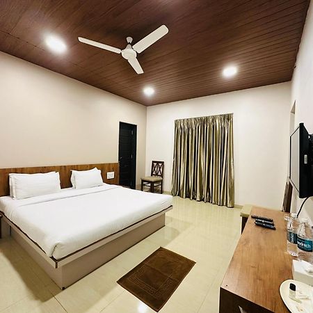 Hotel Grand Indu, 3 Star 戈尔哈布尔 外观 照片