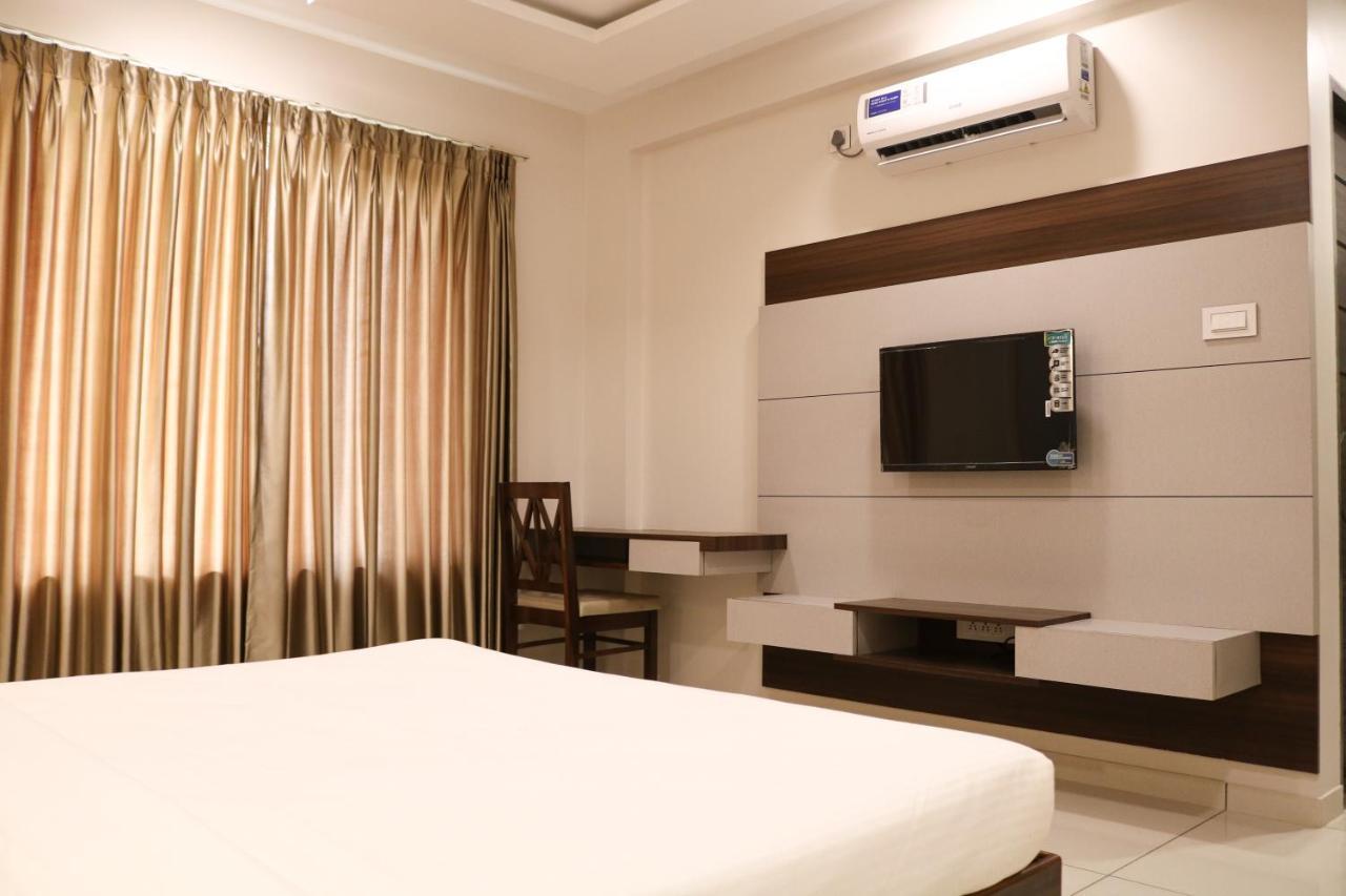 Hotel Grand Indu, 3 Star 戈尔哈布尔 外观 照片