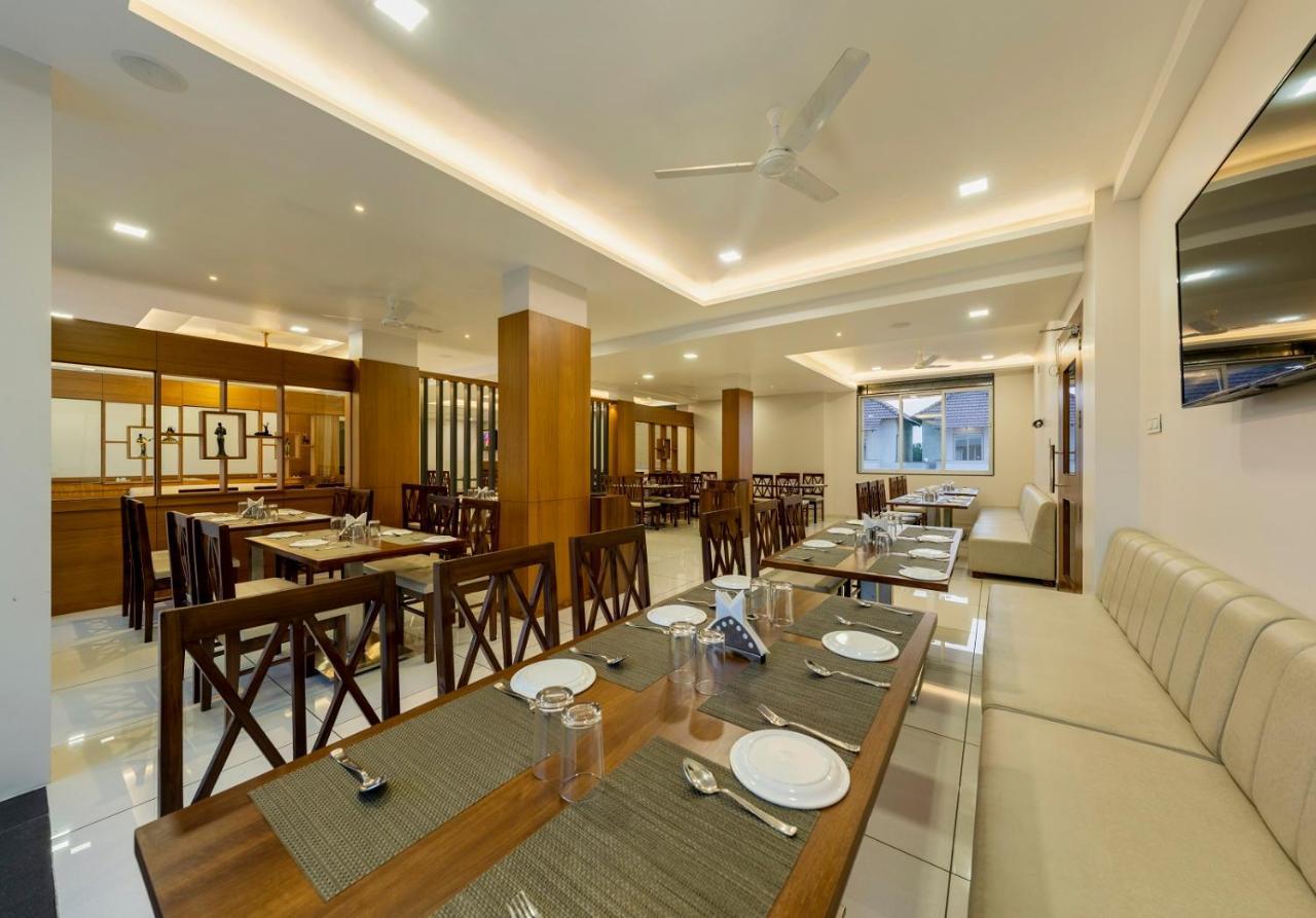 Hotel Grand Indu, 3 Star 戈尔哈布尔 外观 照片