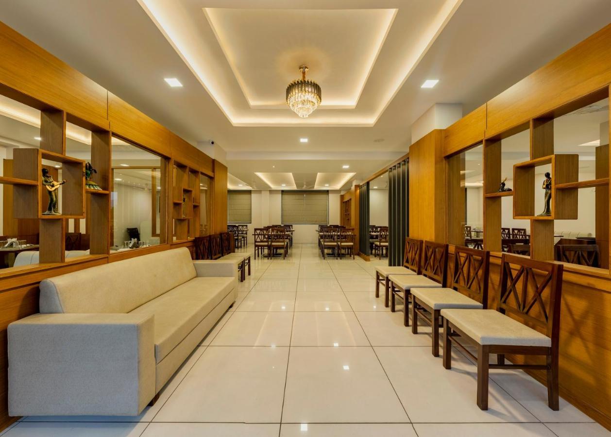 Hotel Grand Indu, 3 Star 戈尔哈布尔 外观 照片