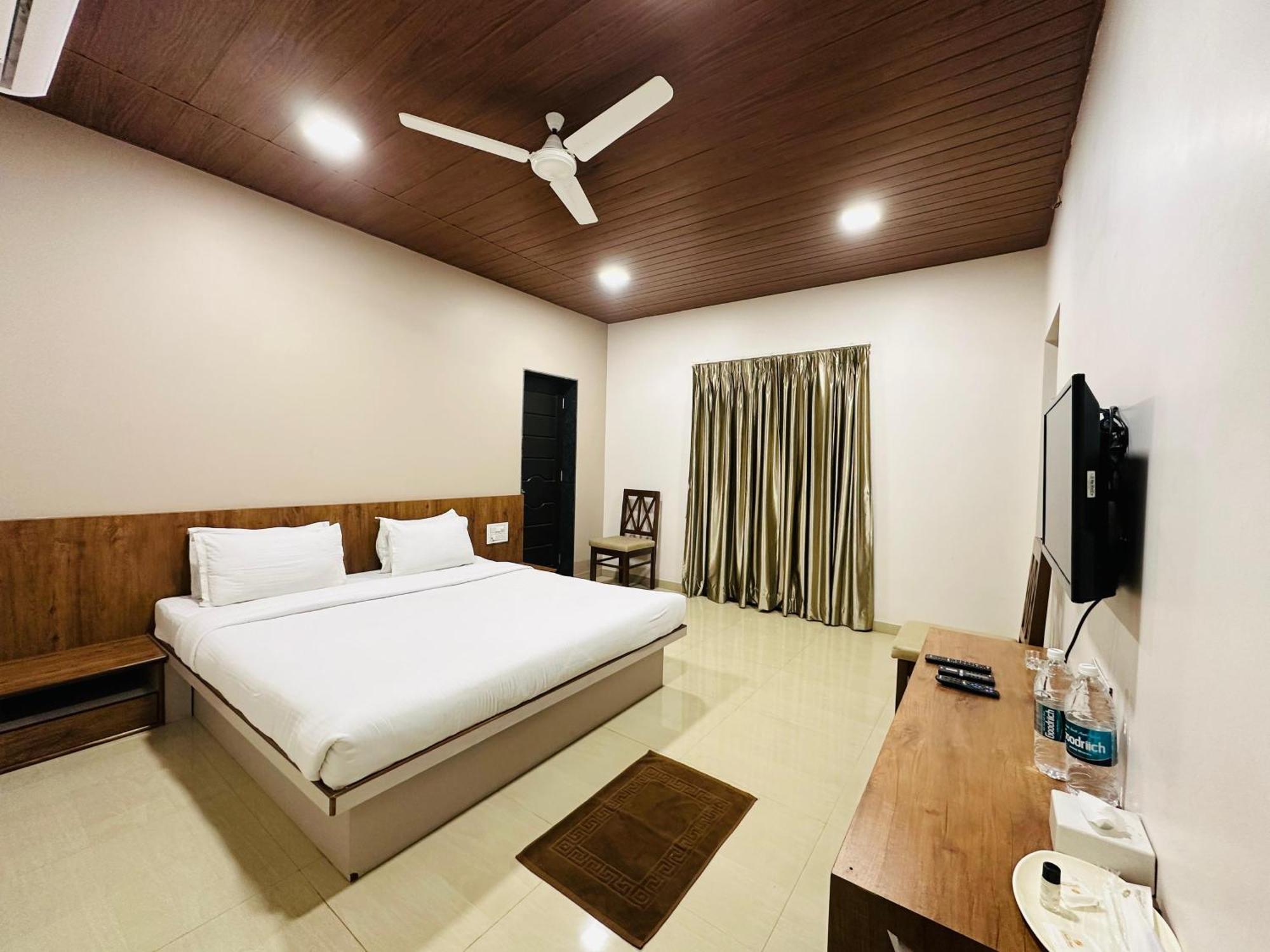Hotel Grand Indu, 3 Star 戈尔哈布尔 外观 照片