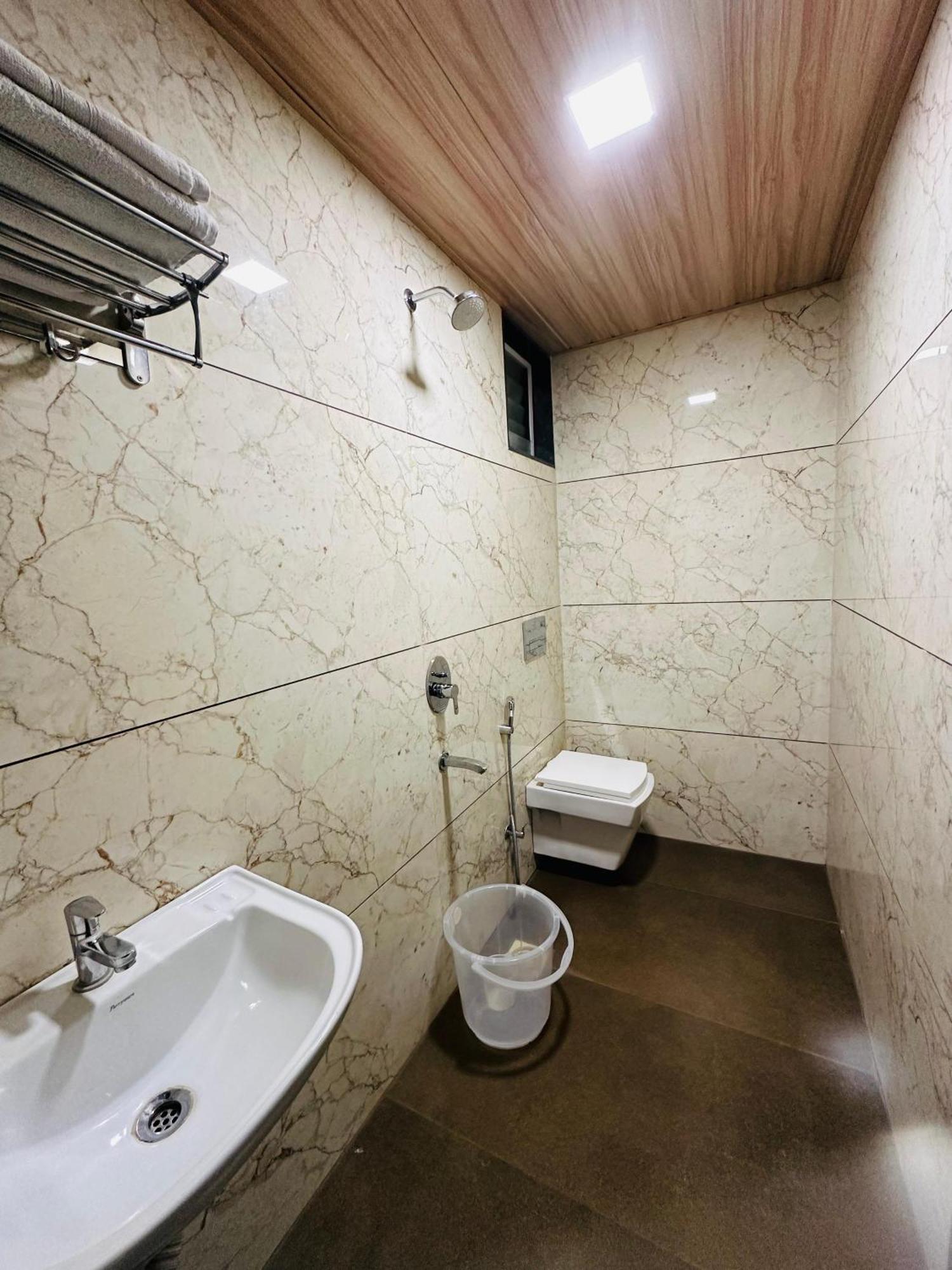Hotel Grand Indu, 3 Star 戈尔哈布尔 外观 照片