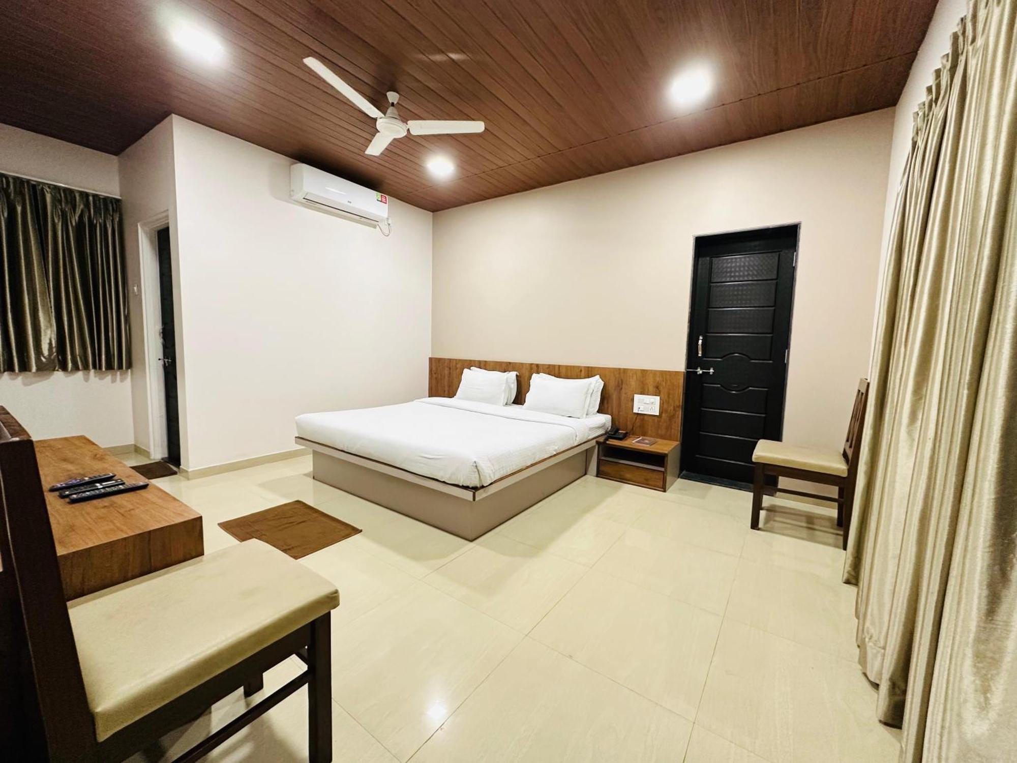 Hotel Grand Indu, 3 Star 戈尔哈布尔 外观 照片