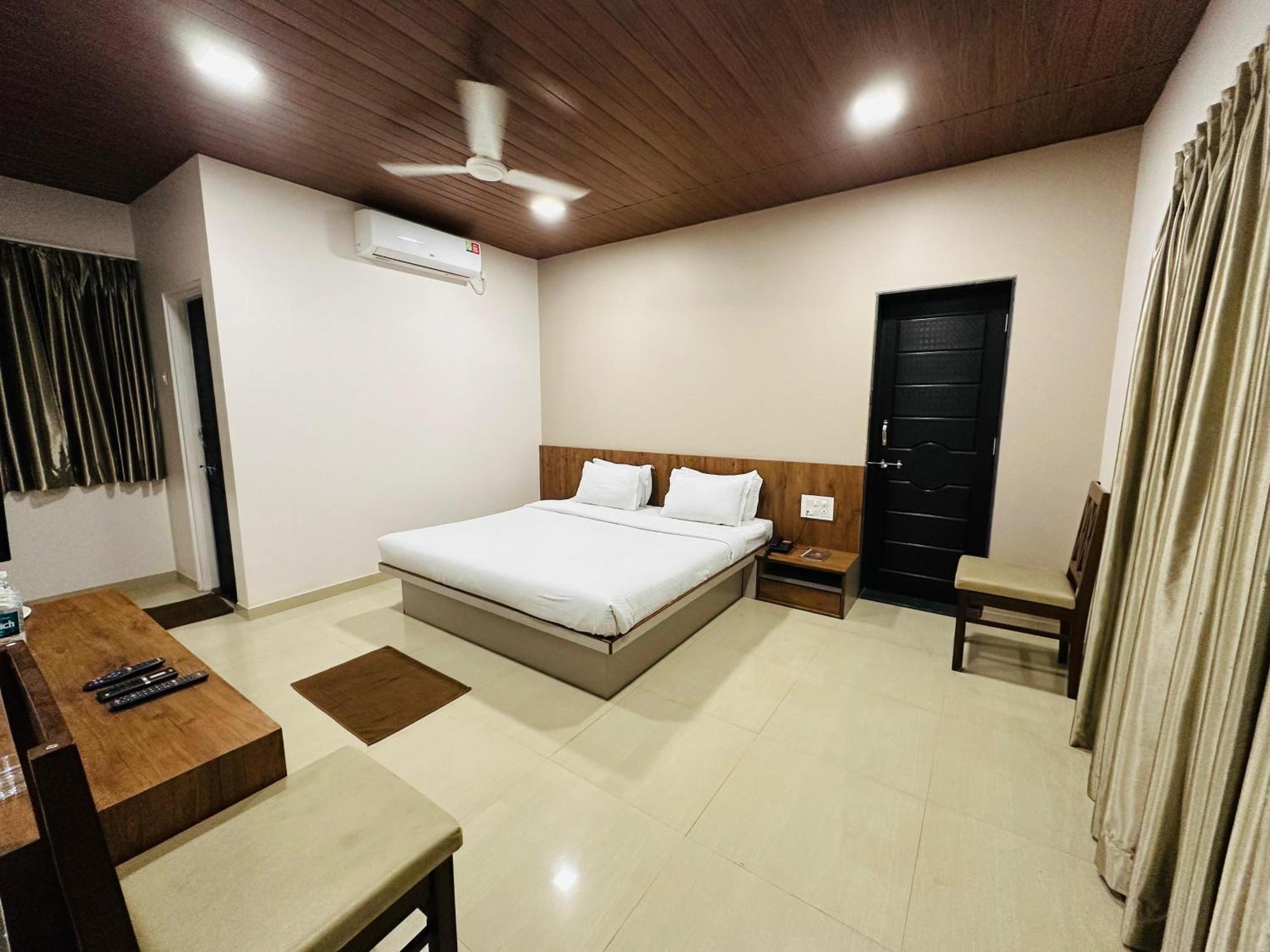 Hotel Grand Indu, 3 Star 戈尔哈布尔 外观 照片